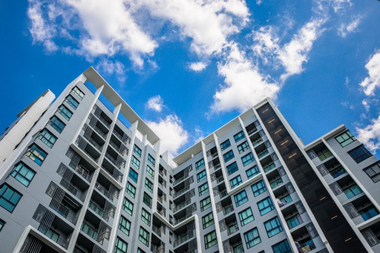 In Immobilien investieren_Titelbild