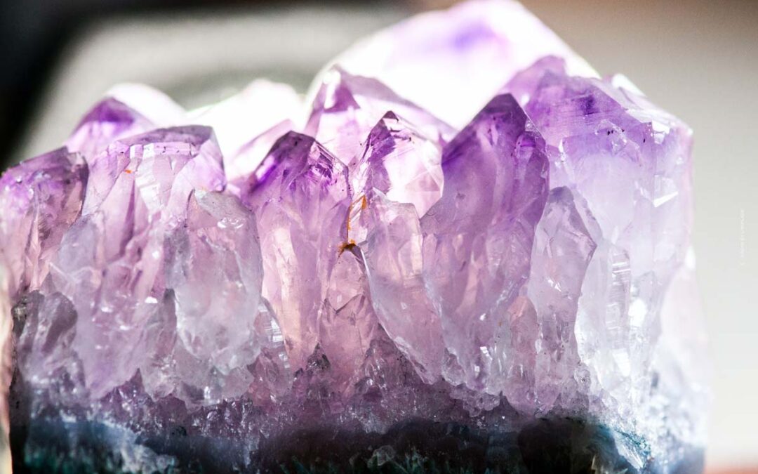 Amethyst als Geldanlage? Schmuck & Stein kaufen: Wert, Farbe, Größe – Edelstein Ratgeber